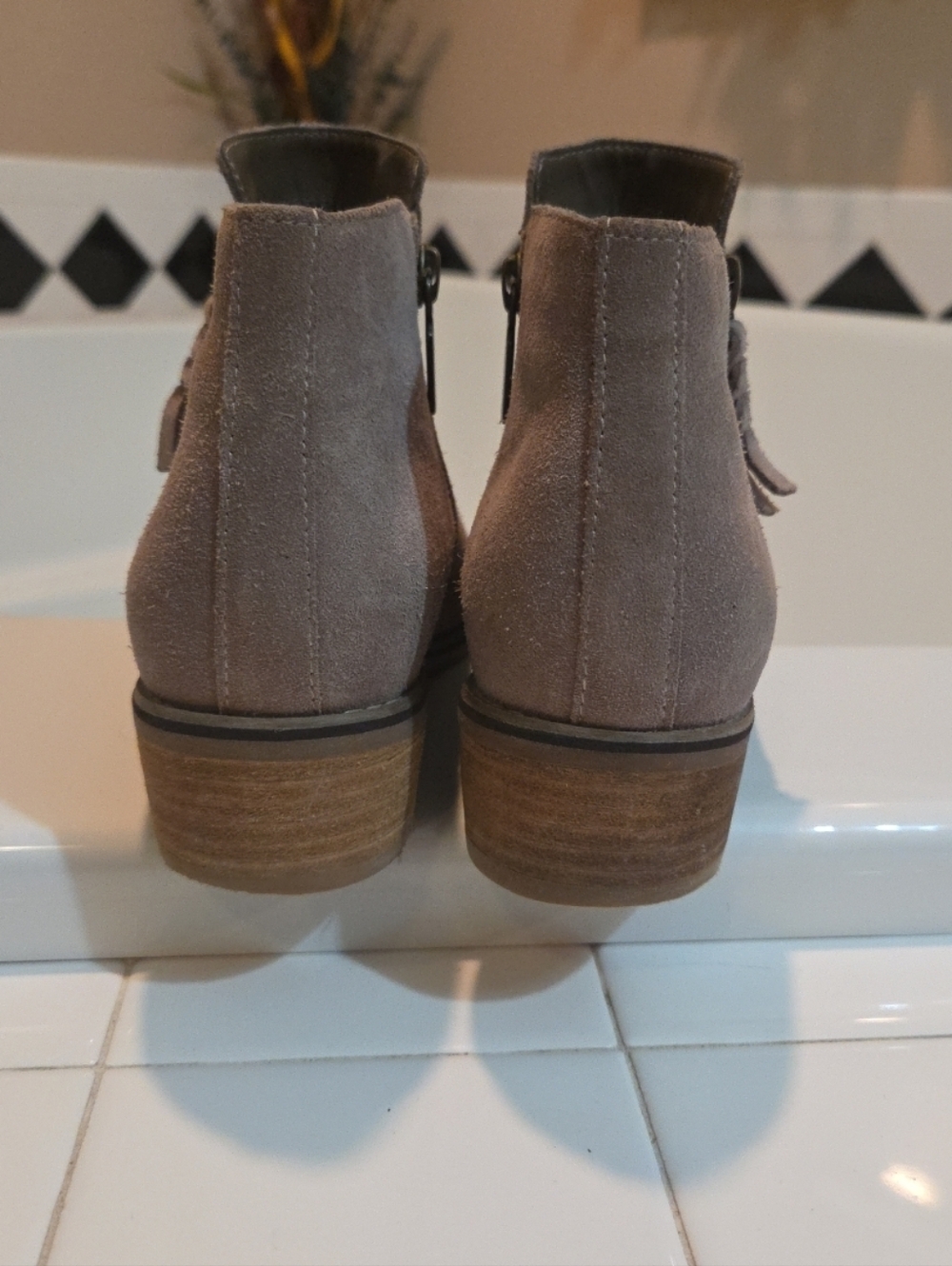 Blondo Women’s Liam Waterproof Booties Taupe Suede Boots Size 8.5 M Side Zippers - Picture 3 of 8